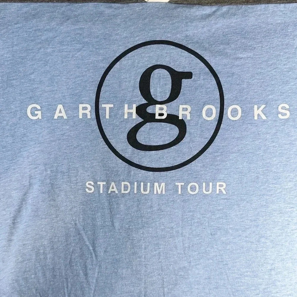 GARTH BROOKS ‼️OFFICIAL MERCH‼️ v-neck blue short sleeve t-shirt concert tour M - Picture 4 of 8